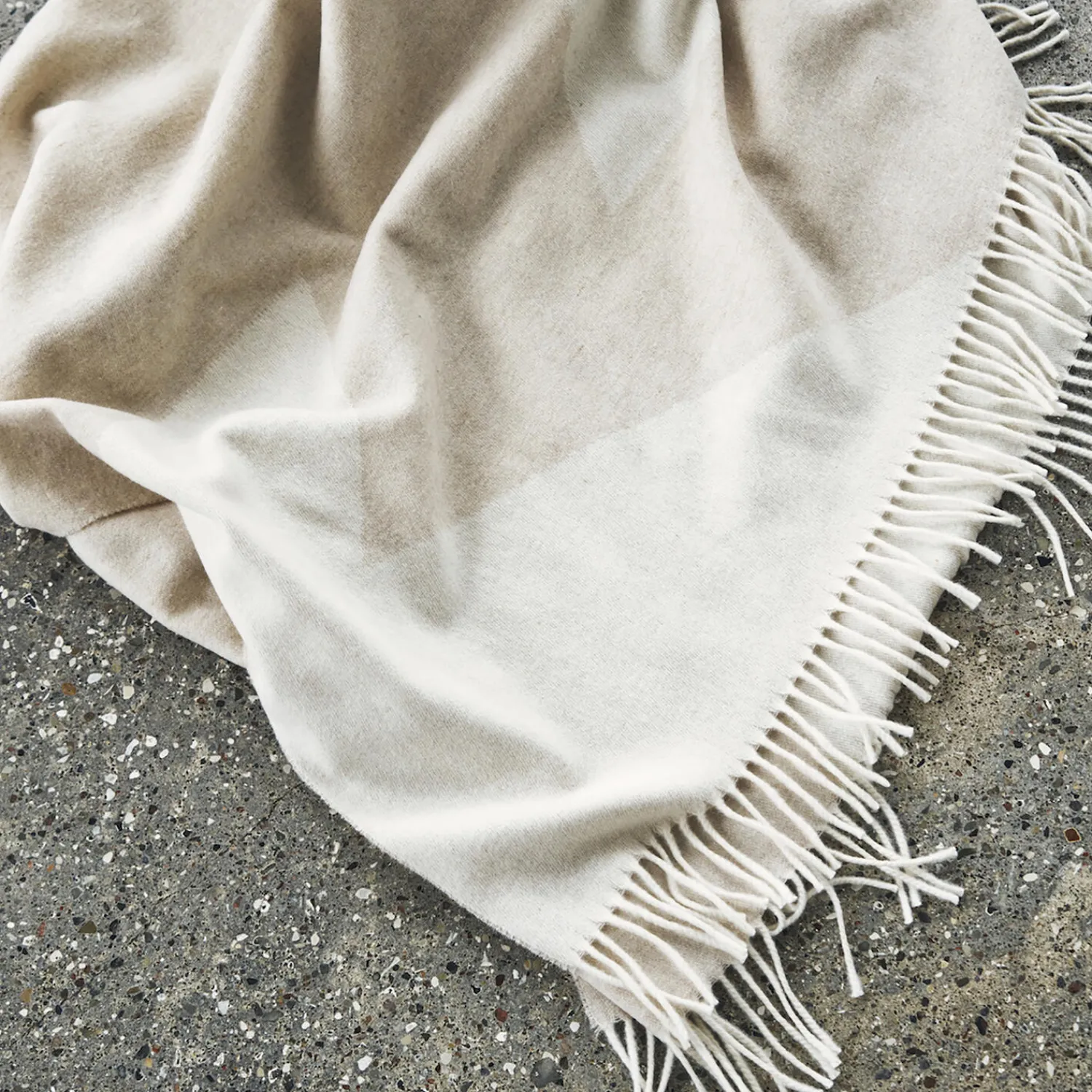 CARE BY ME Plaider-BIG LOTUS Throw,