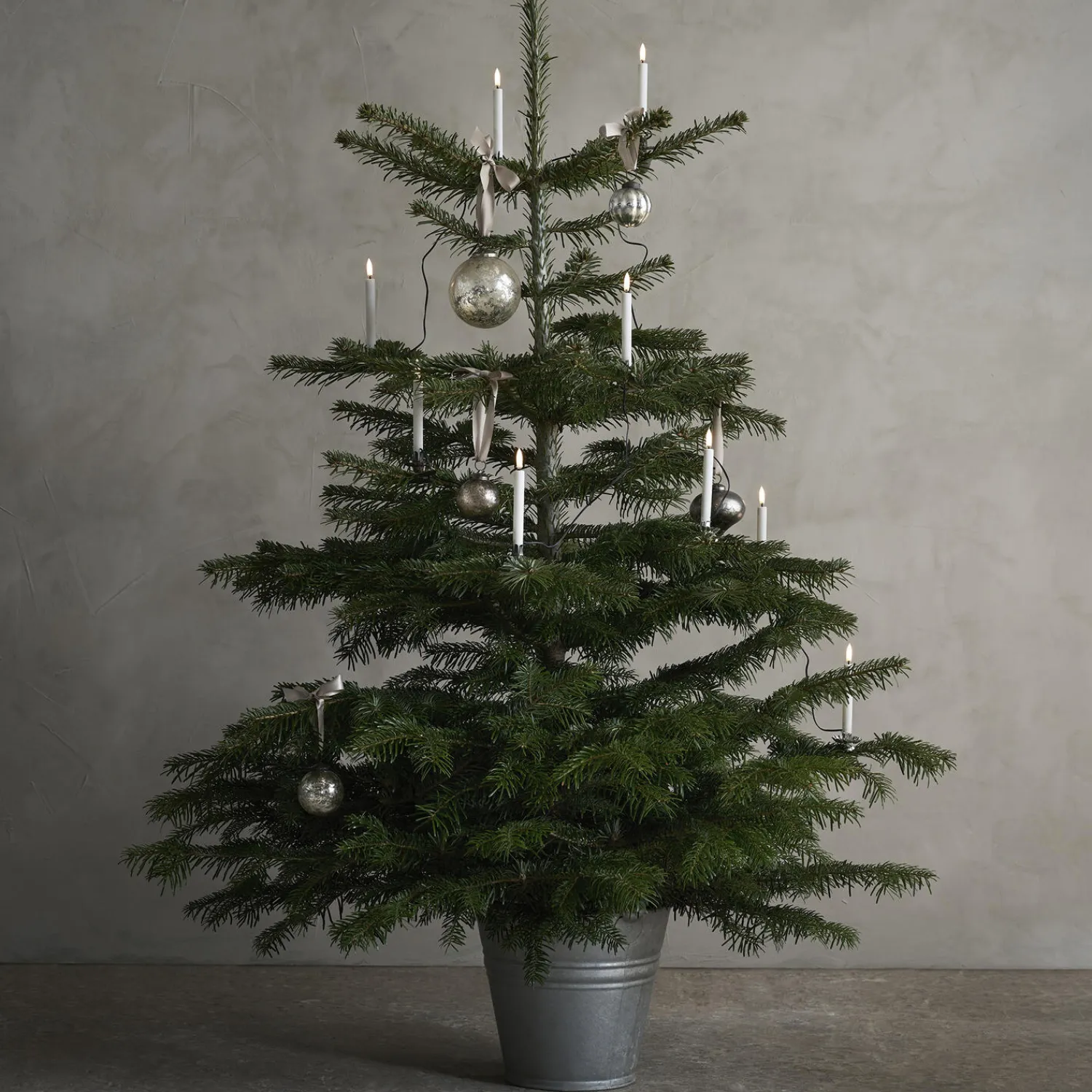 Uyuni Lighting Lys & Duftlys-Christmas string 12 candles USB-C, white