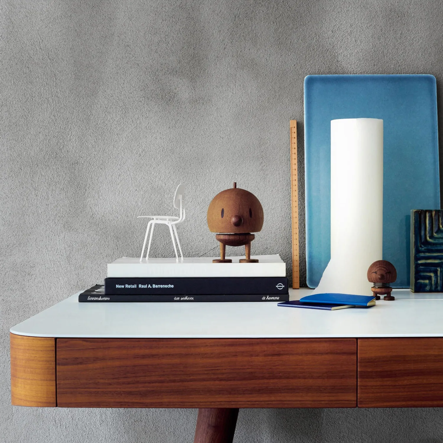 Hoptimist Figurer & Glaskunst-Classic Bumble, smoked oak