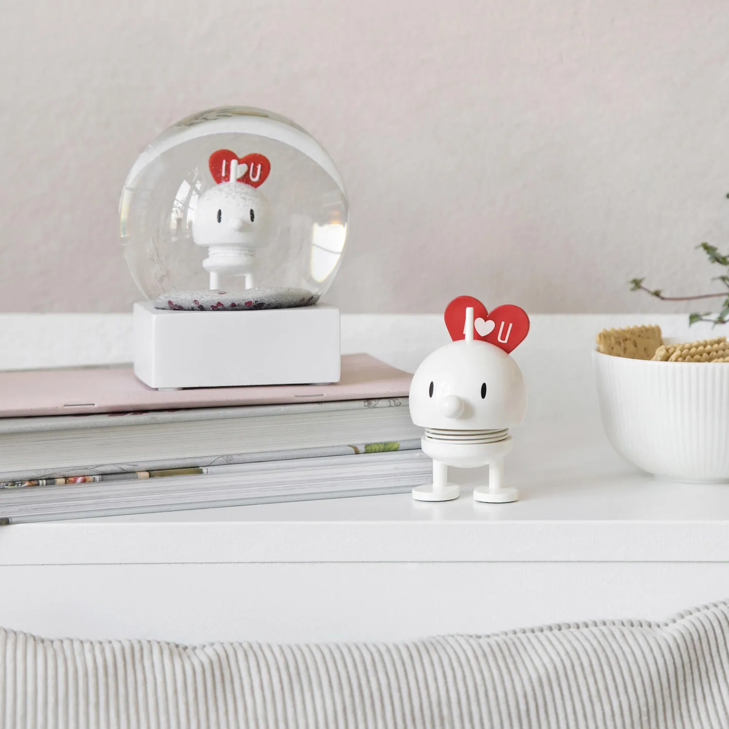 Hoptimist Figurer & Glaskunst-Love Bumble, white