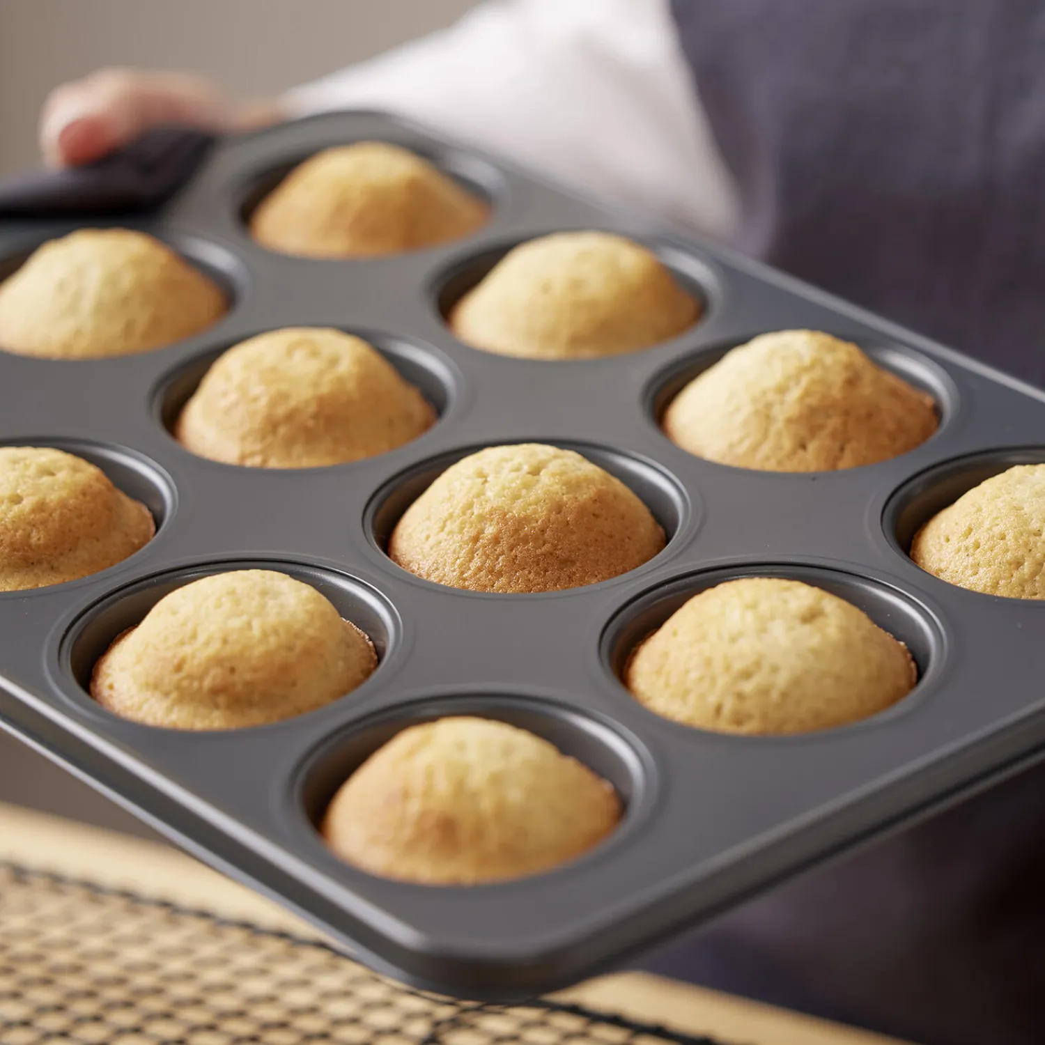 Blomsterbergs Køkkenudstyr * Muffinform til 12 stk., latte